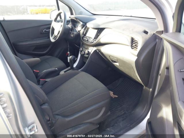 KL7CJNSB8JB607739 Chevrolet TRAX LS