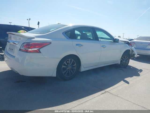 Nissan Altima 2.5 S 2015 1N4AL3AP1FN407917 Image 4