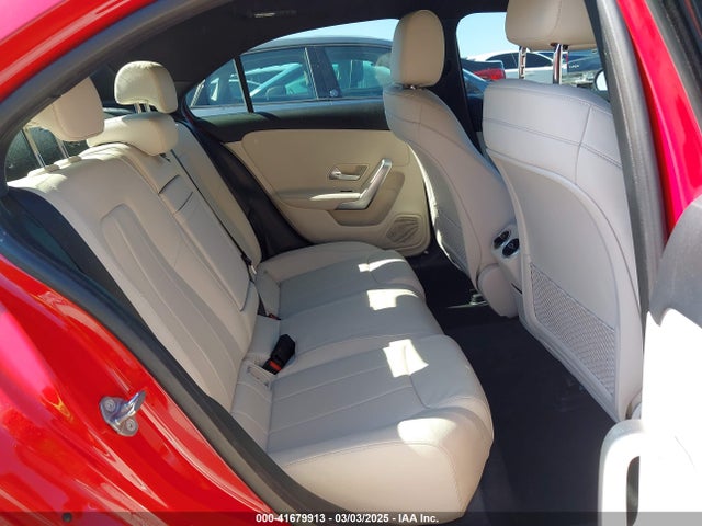 WDD3G4EBXKW025908 Mercedes-Benz A 220