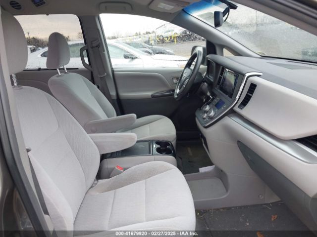 5TDKK3DC2GS714907 Toyota Sienna Le 8 Passenger