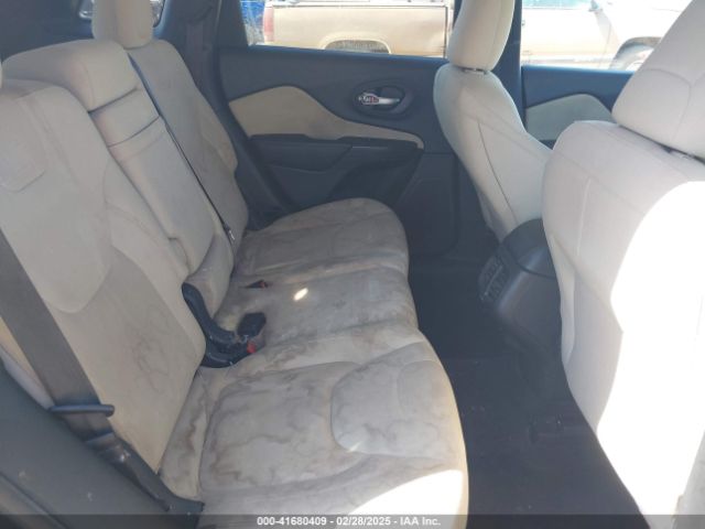 1C4PJMCS1HW525240 Jeep Cherokee Latitude 4x4