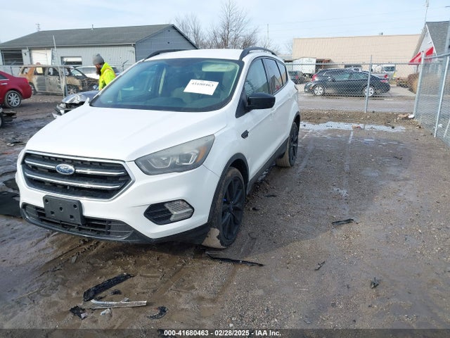 1FMCU9GD5JUA15307 Ford ESCAPE SE