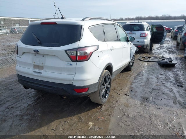 1FMCU9GD5JUA15307 Ford ESCAPE SE