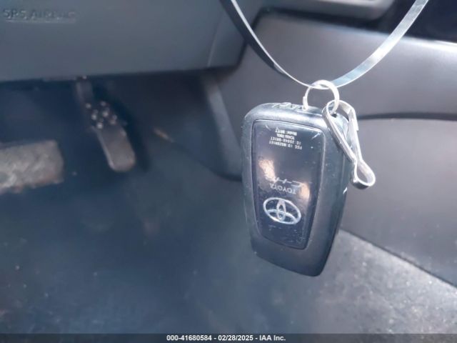 NMTKHMBX3KR094960 Toyota C-HR XLE