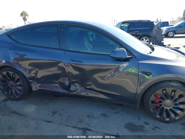 2022 TESLA MODEL Y 7SAYGDEF6NF408498 Photo 5