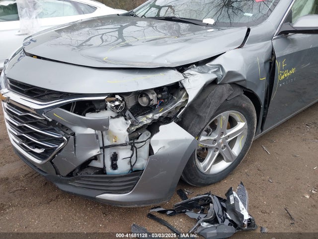 1G1ZD5ST3RF149327 Chevrolet Malibu Fwd 1lt