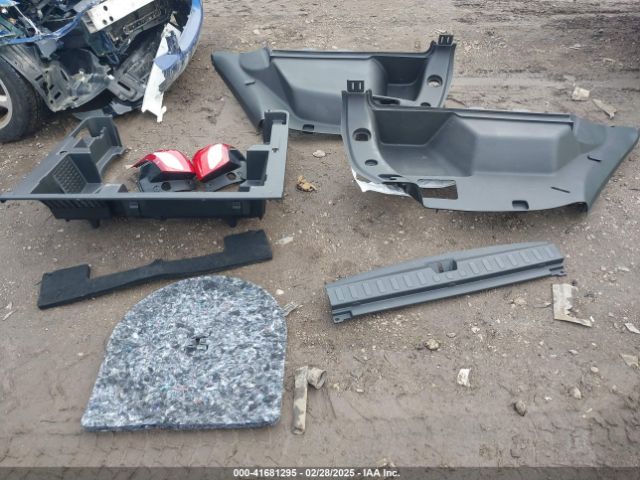 3GNAXJEV9JS577153 Chevrolet EQUINOX LT