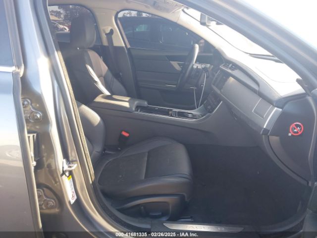 SAJBD4BN7HCY43301 Jaguar Xf 20d Premium