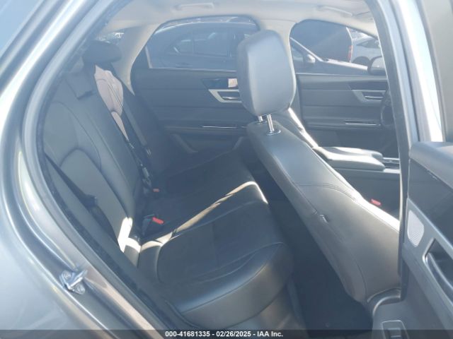 SAJBD4BN7HCY43301 Jaguar Xf 20d Premium