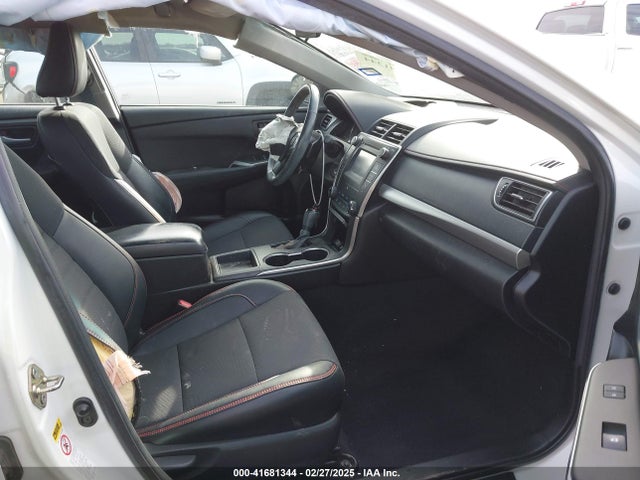 4T1BF1FK1HU284051 Toyota CAMRY SE