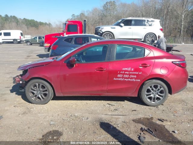 3MYDLBYV9KY502584 Toyota YARIS LE