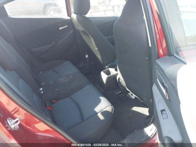 3MYDLBYV9KY502584 Toyota YARIS LE