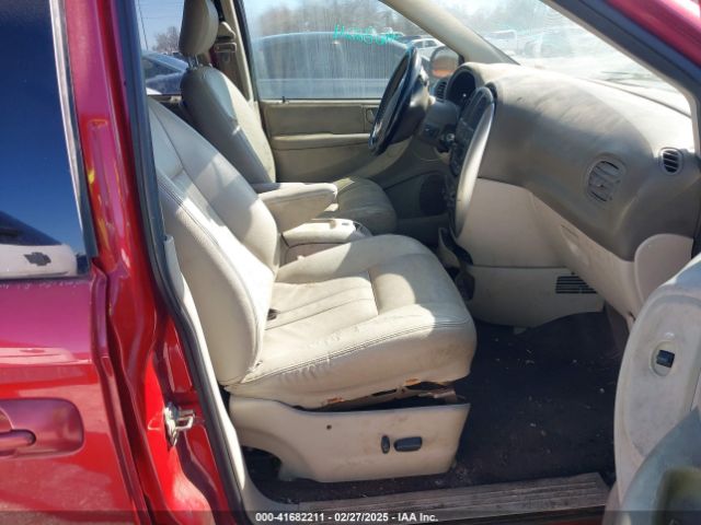 2005 CHRYSLER TOWN & COUNTRY 2C8GP54L65R233842 Photo 4