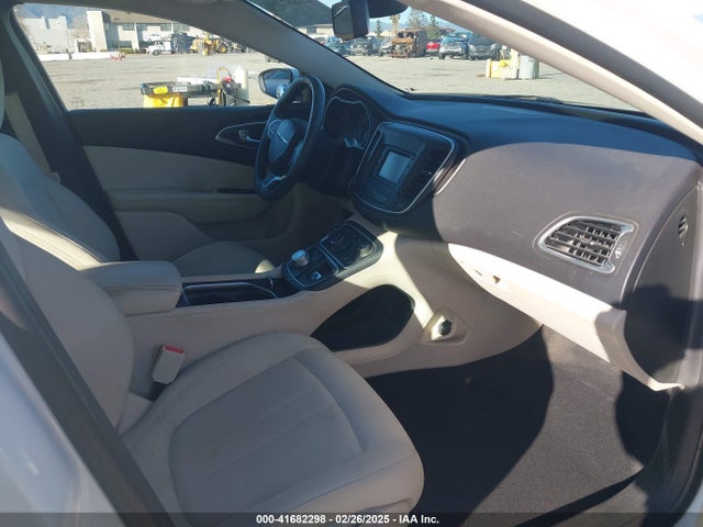 Chrysler 200 Limited 2015 1C3CCCAB6FN503098 Image 5