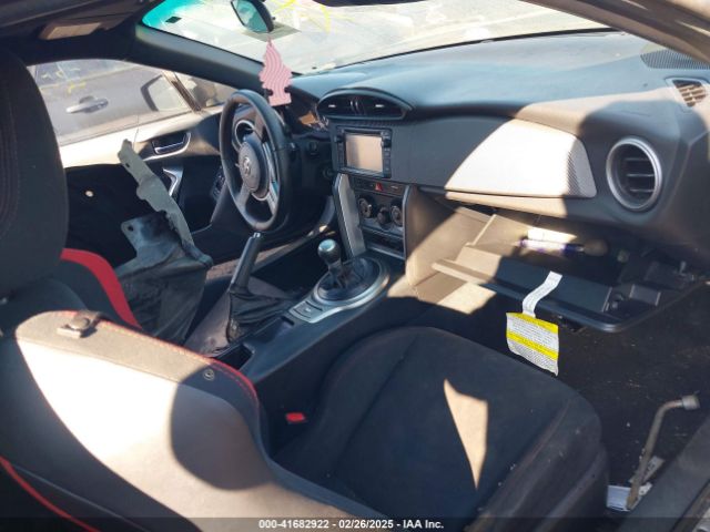 JF1ZNAA18F8708275 Scion FR-S