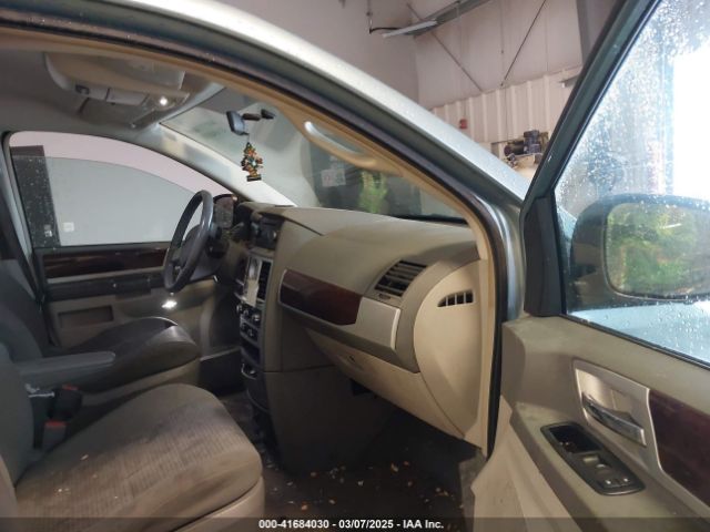 2010 CHRYSLER TOWN & COUNTRY 2A4RR5D12AR284617 Photo 4