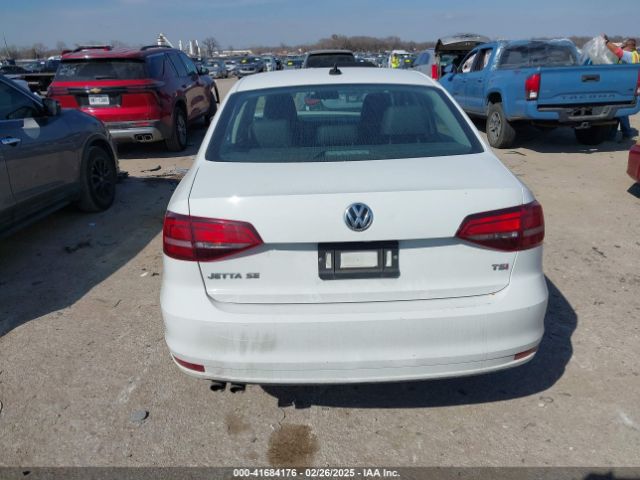 3VWDB7AJ2JM220070 Volkswagen Jetta 1.4t Se/1.4t Wolfsburg Edition