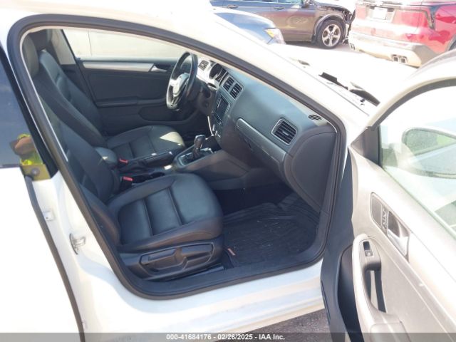 3VWDB7AJ2JM220070 Volkswagen Jetta 1.4t Se/1.4t Wolfsburg Edition