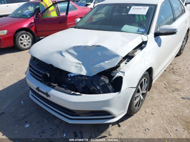 3VWDB7AJ2JM220070 Volkswagen Jetta 1.4t Se/1.4t Wolfsburg Edition