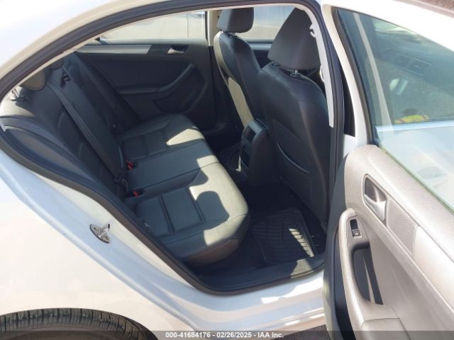 3VWDB7AJ2JM220070 Volkswagen Jetta 1.4t Se/1.4t Wolfsburg Edition