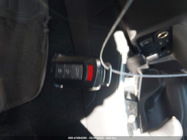 JA4AD3A38KZ010769 Mitsubishi Outlander Sel