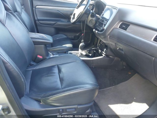 JA4AD3A38KZ010769 Mitsubishi Outlander Sel