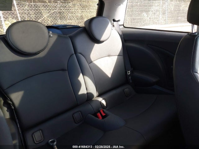 2010 MINI COOPER S WMWMF7C57ATX45924 Photo 7