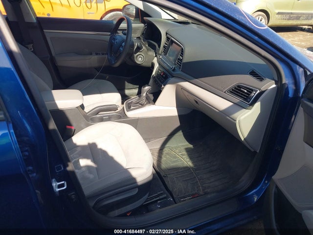 5NPD84LF2JH239961 Hyundai ELANTRA SEL