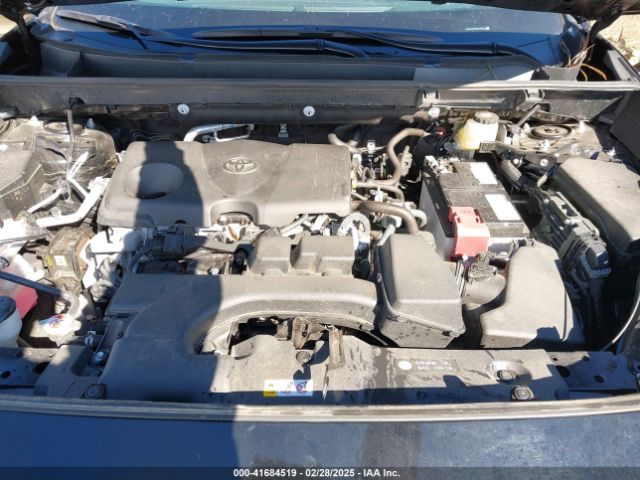 2T3A1RFV2RC429742 Toyota Rav4 Xle Premium
