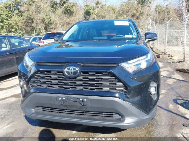 2T3A1RFV2RC429742 Toyota Rav4 Xle Premium