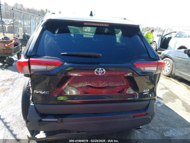 2T3A1RFV2RC429742 Toyota Rav4 Xle Premium