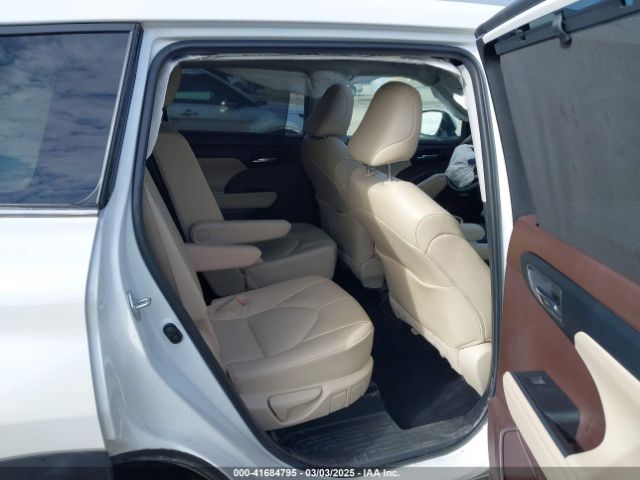 5TDGZRBH4NS593197 Toyota Highlander Xle