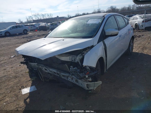 Ford FOCUS SE 2015 1FADP3K29FL288479 Image 2