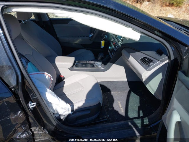 5NPE24AF2JH714193 Hyundai SONATA SE