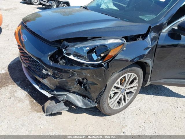 1FMCU0H61NUA67745 Ford ESCAPE SEL