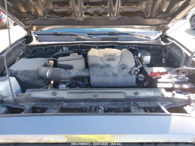 3TMAZ5CN0JM077058 Toyota Tacoma Trd Sport