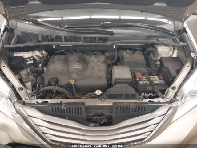 5TDYZ3DC3HS797576 Toyota Sienna Xle 8 Passenger