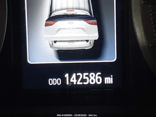 5TDYZ3DC3HS797576 Toyota Sienna Xle 8 Passenger