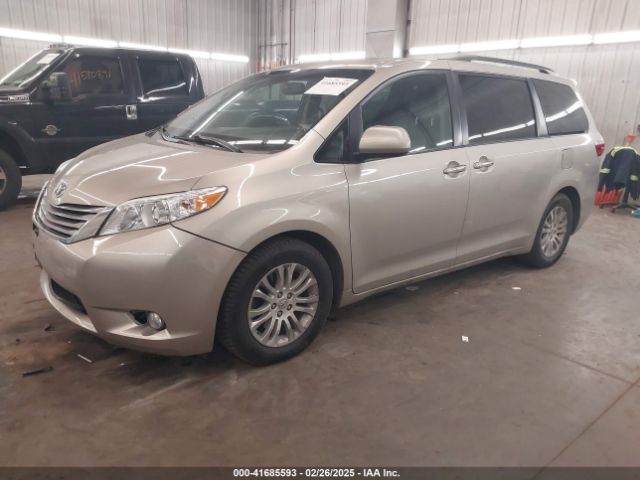 5TDYZ3DC3HS797576 Toyota Sienna Xle 8 Passenger