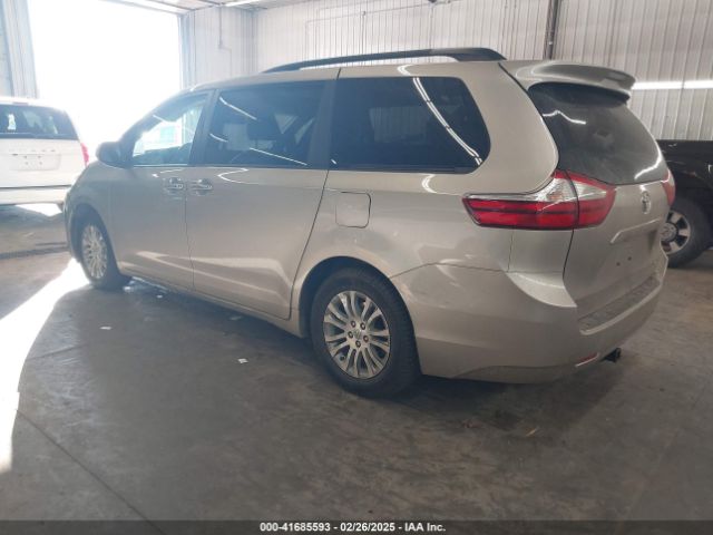 5TDYZ3DC3HS797576 Toyota Sienna Xle 8 Passenger