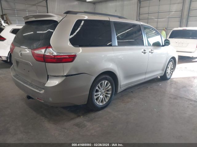 5TDYZ3DC3HS797576 Toyota Sienna Xle 8 Passenger