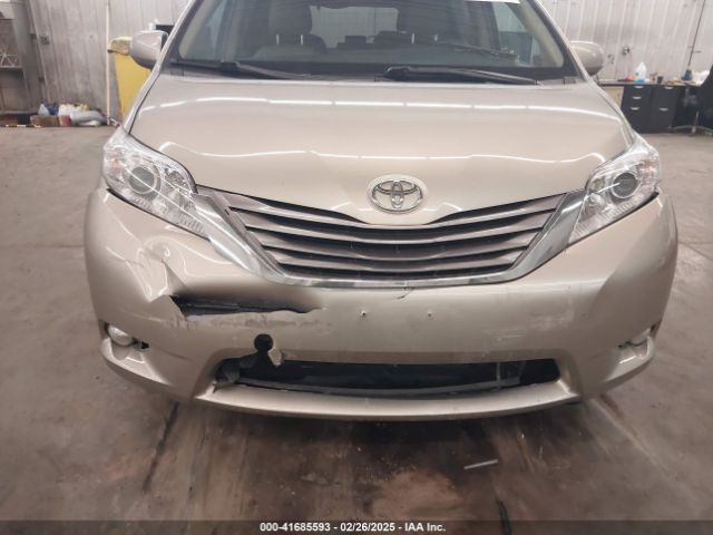 5TDYZ3DC3HS797576 Toyota Sienna Xle 8 Passenger