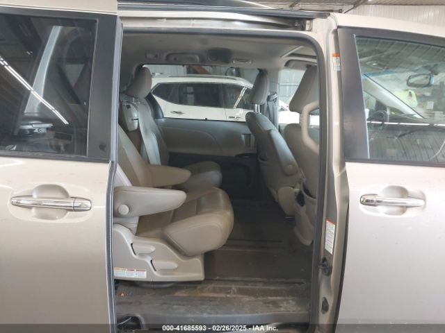 5TDYZ3DC3HS797576 Toyota Sienna Xle 8 Passenger