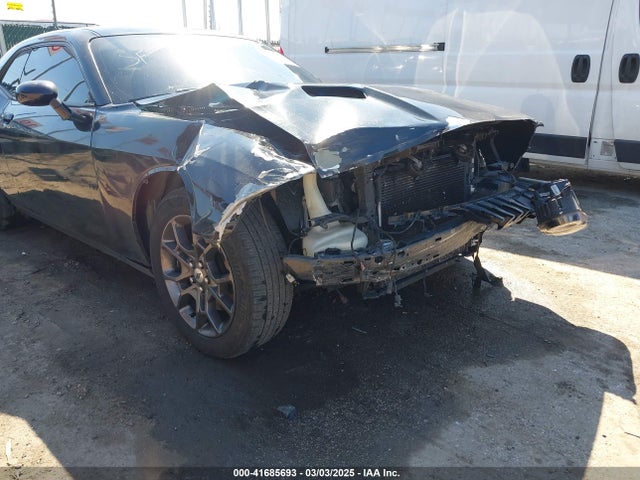 2C3CDZGG9JH184249 Dodge Challenger Gt Awd