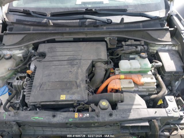 KNDCB3LC0K5276280 KIA NIRO LX