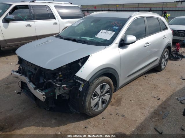 KNDCB3LC0K5276280 KIA NIRO LX