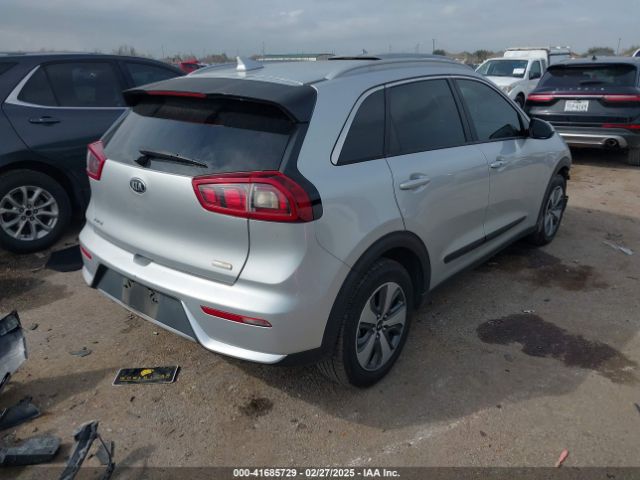 KNDCB3LC0K5276280 KIA NIRO LX
