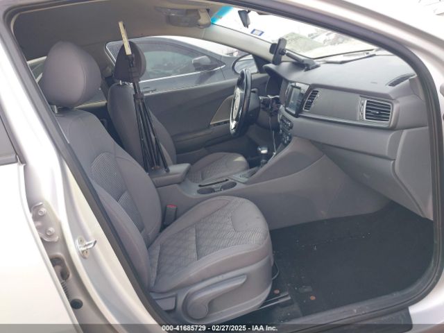 KNDCB3LC0K5276280 KIA NIRO LX