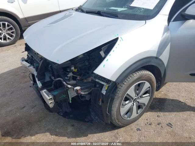 KNDCB3LC0K5276280 KIA NIRO LX