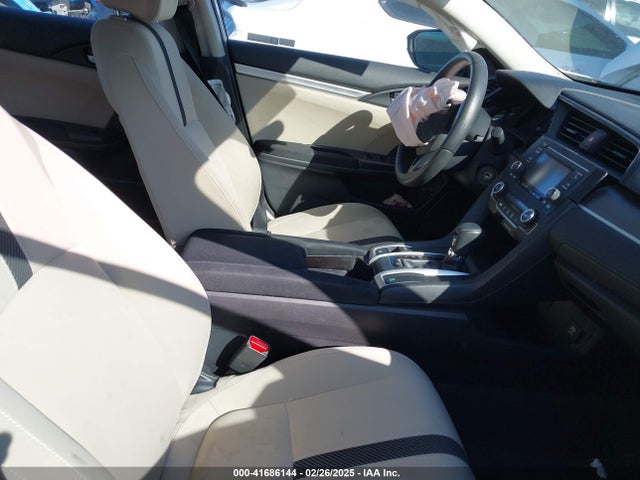 Honda Civic Lx 2018 2HGFC2F58JH603292 Image 5